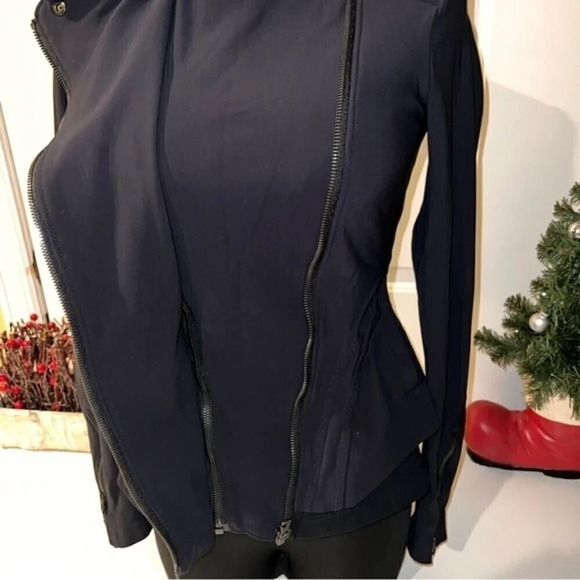 Lululemon Bust A Move Jacket Size 4 ❤️ - Picture 5 of 10
